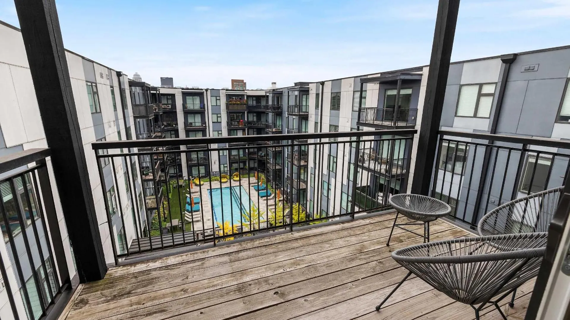 Apartment Two Stylish Nulu Cozysuites Louisville