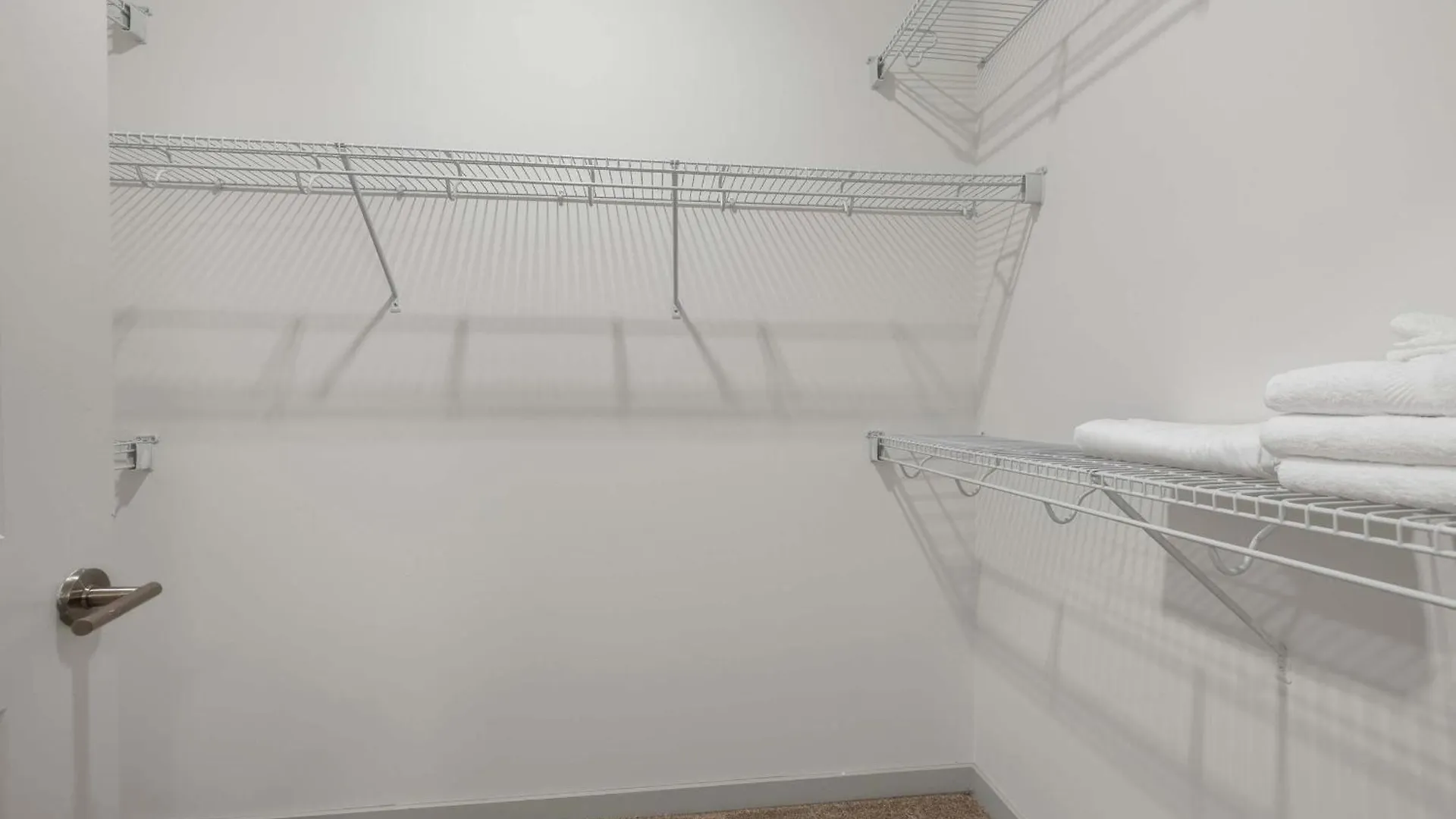 Two Stylish Nulu Cozysuites Louisville